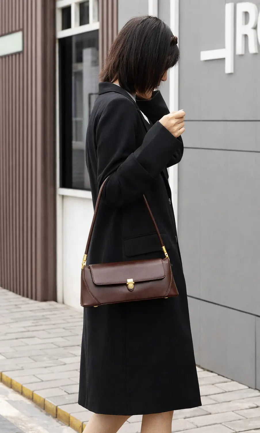 Minimalist Luxury Shoulder Bag — Elegant Brown Classic Purse